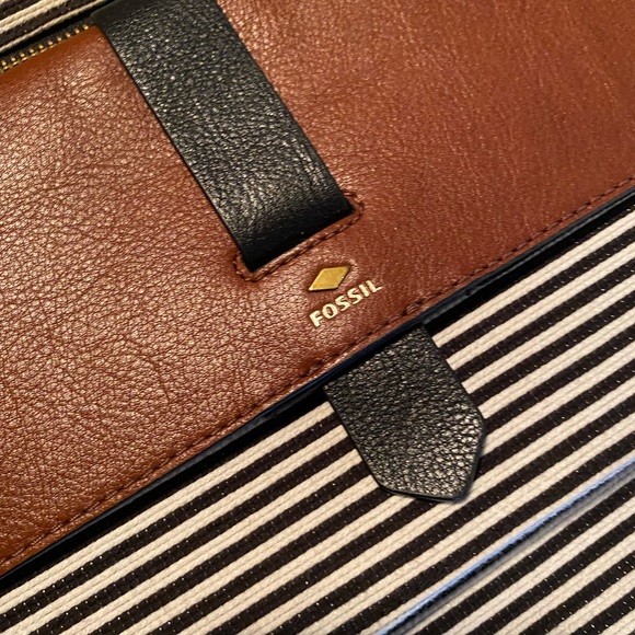 Like New! Fossil bag - Picture 6 of 15